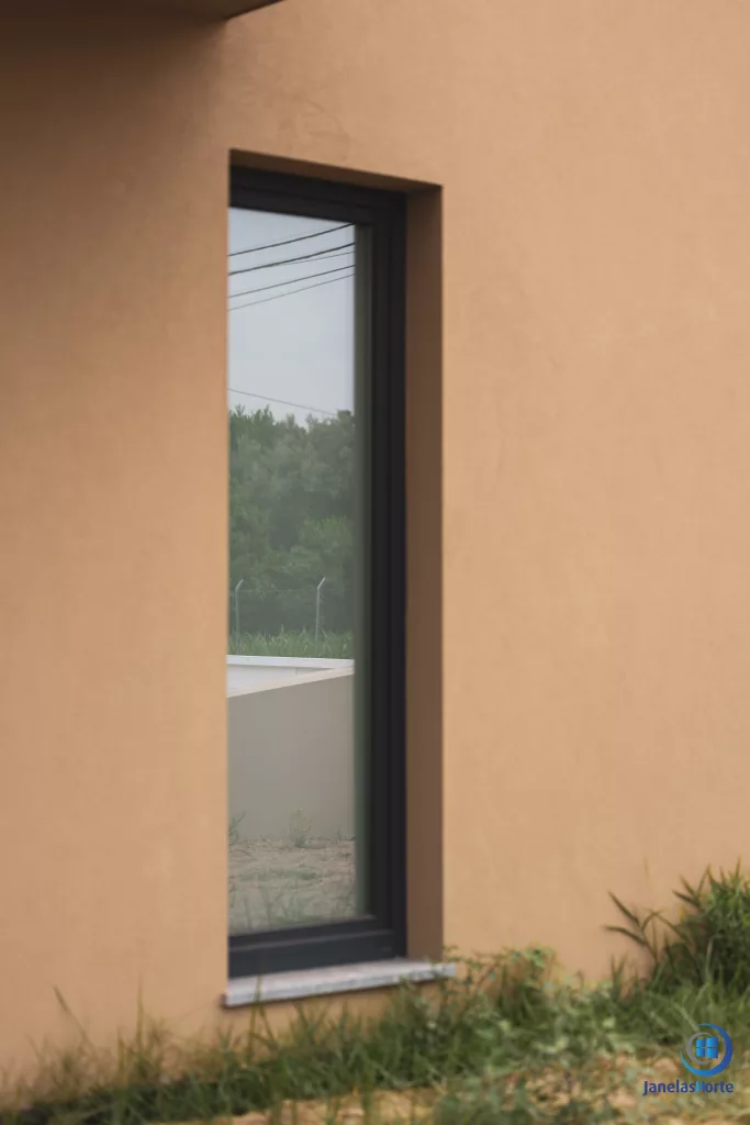 detalhe janela pvc moradia vila nova de famalicao.jpg