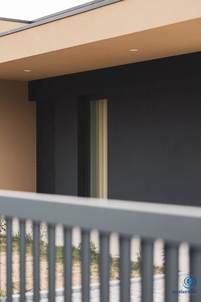 janelas pvc moradia vila nova de famalicao alcado exterior.jpg