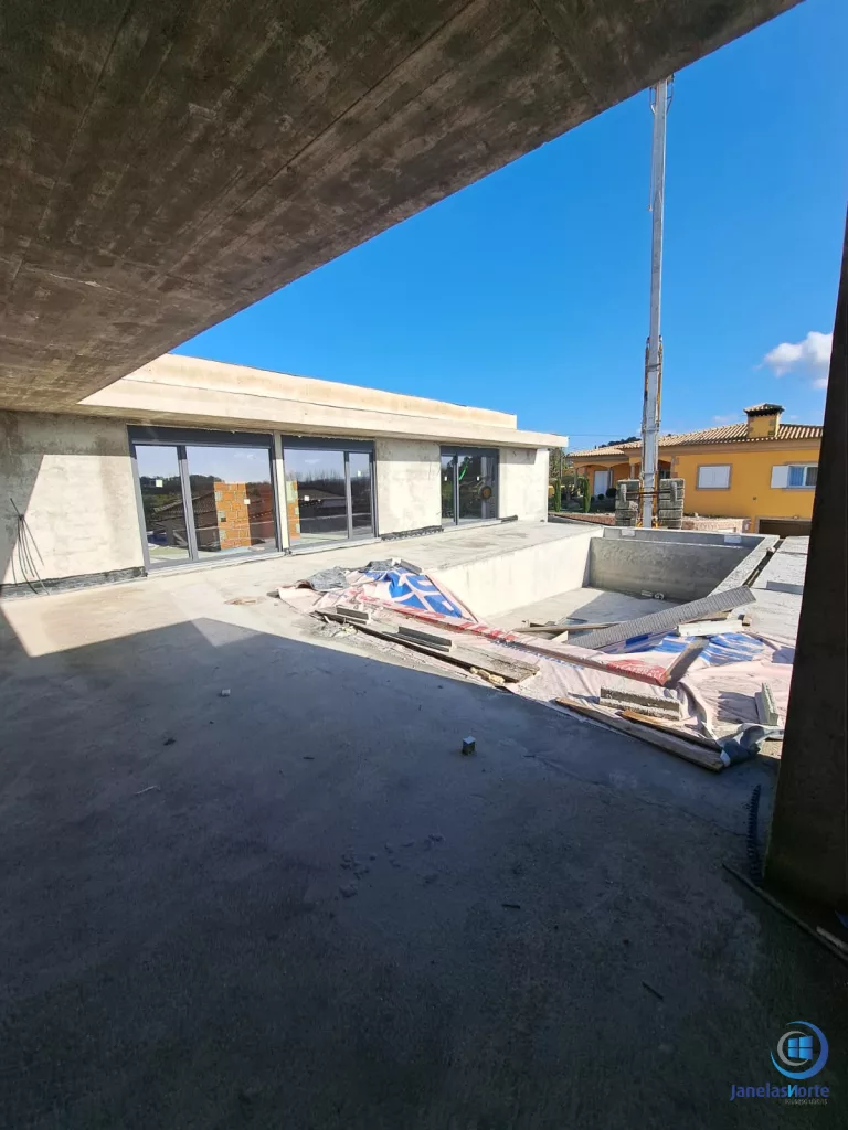 obra nova moradia vila nova famalicao caixilharia pvc kommerling serie 76 01