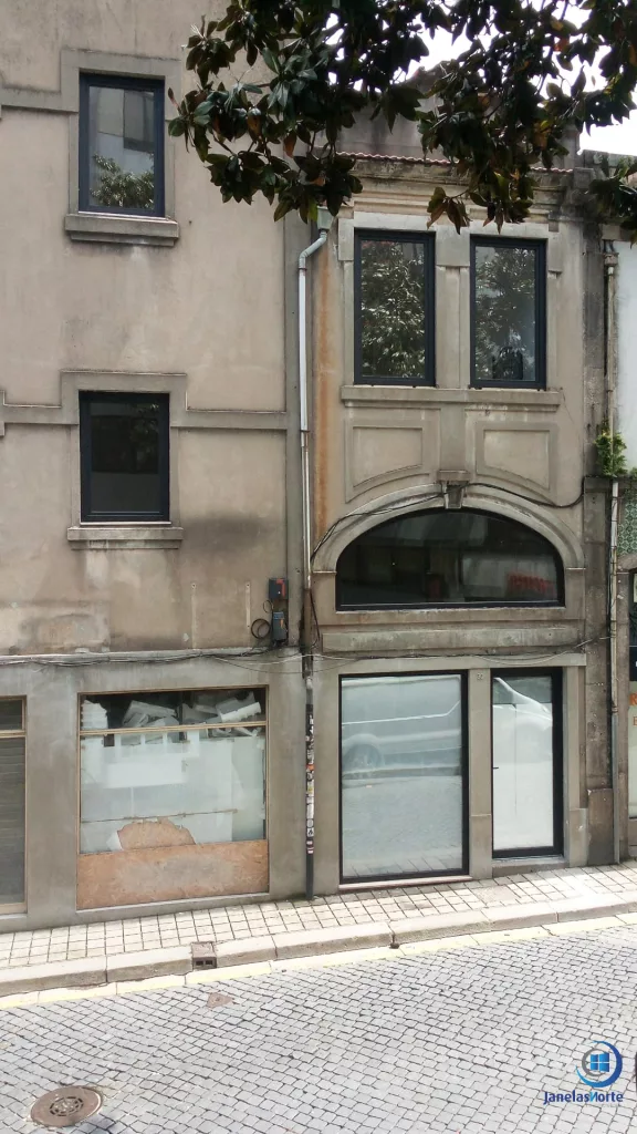 renovacao edificio meseda porto caixilharia pvc kommerling serie 76 01