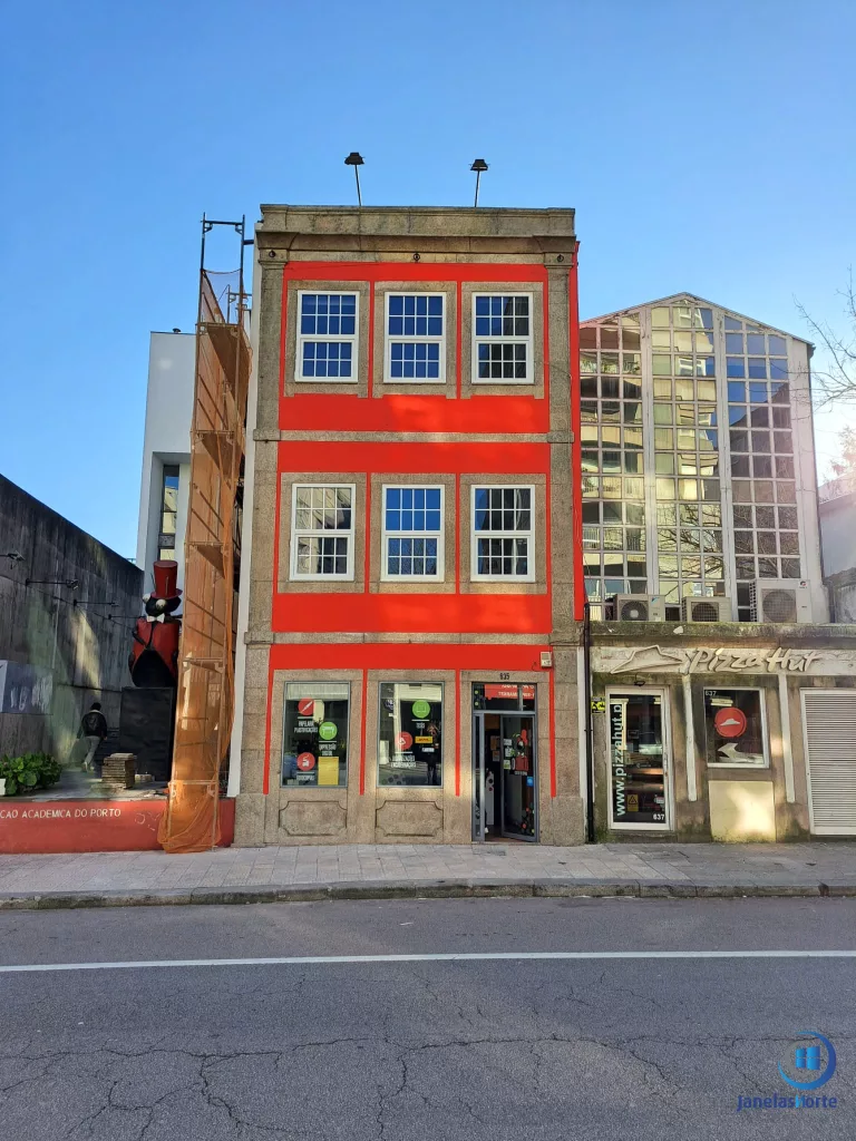 renovacao edificio porto associacao academica exterior fachada pvc 09