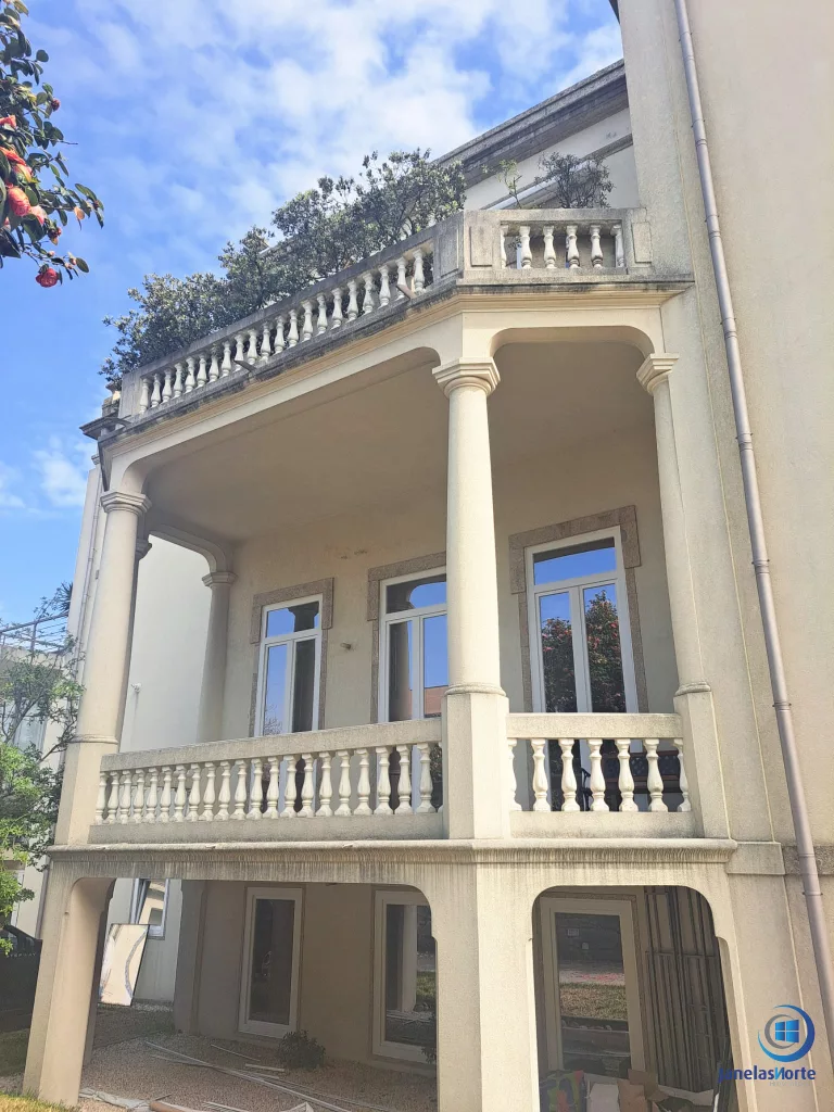 renovacao moradia porto caixilharia pvc tripla junta 02