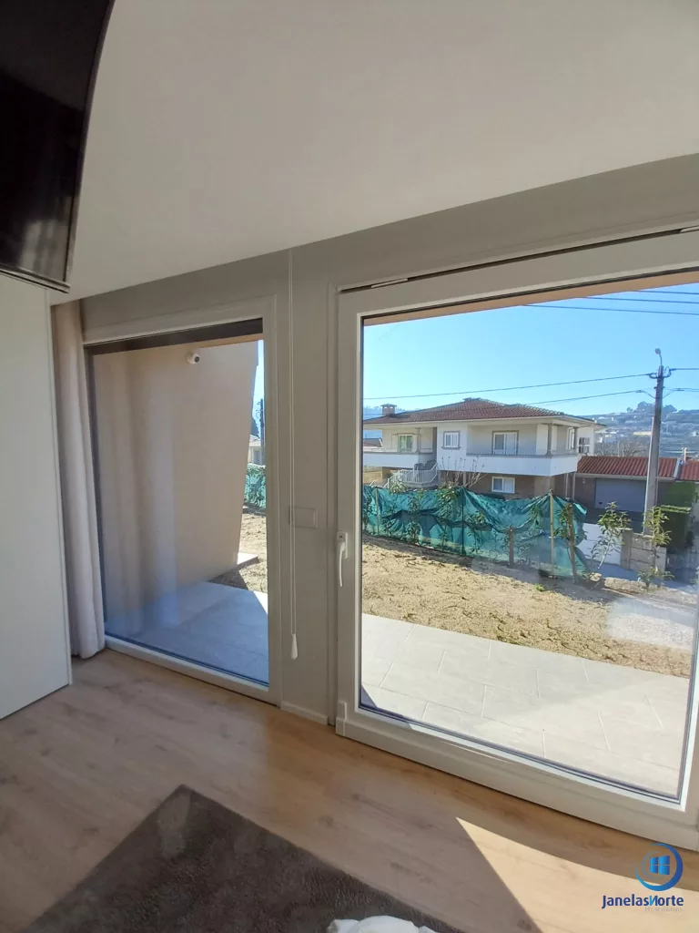 renovacao moradia vila nova famalicao acabamento branco cinza 04