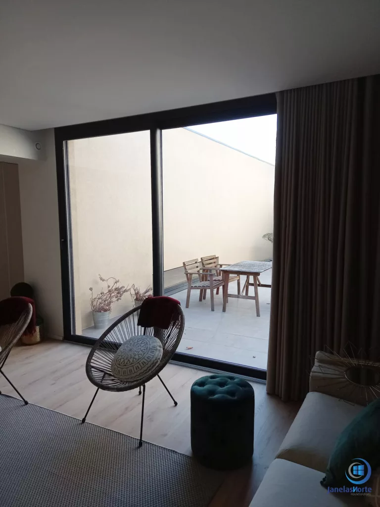 renovacao moradia vila nova famalicao caixilharia cinza duas faces 05